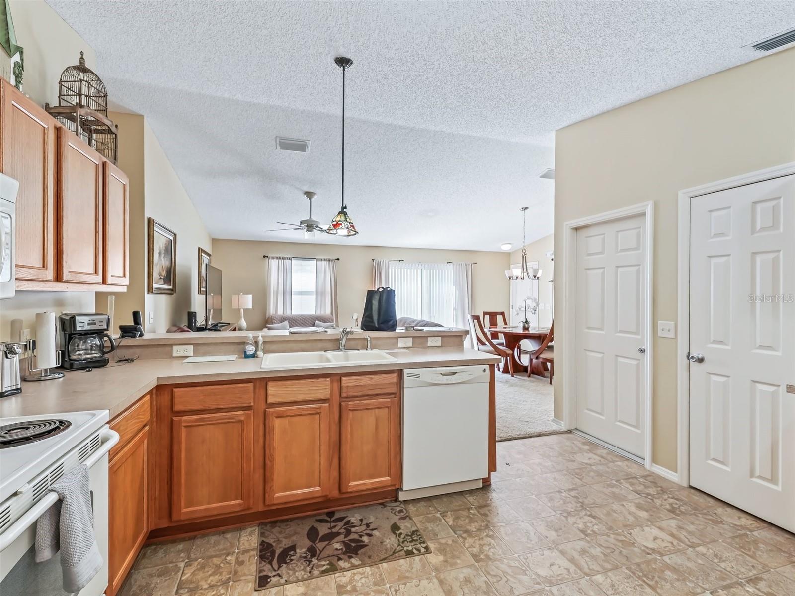Image 14 of 22 For 1322 Hollyberry Place