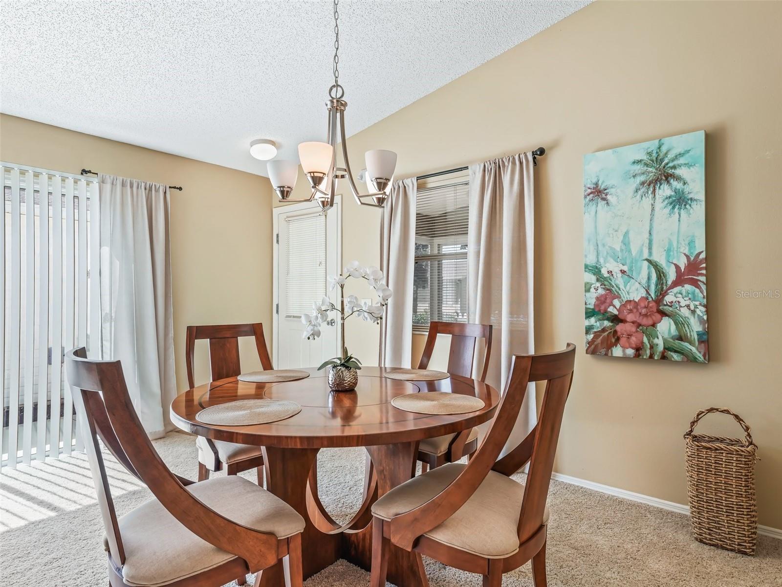 Image 6 of 22 For 1322 Hollyberry Place