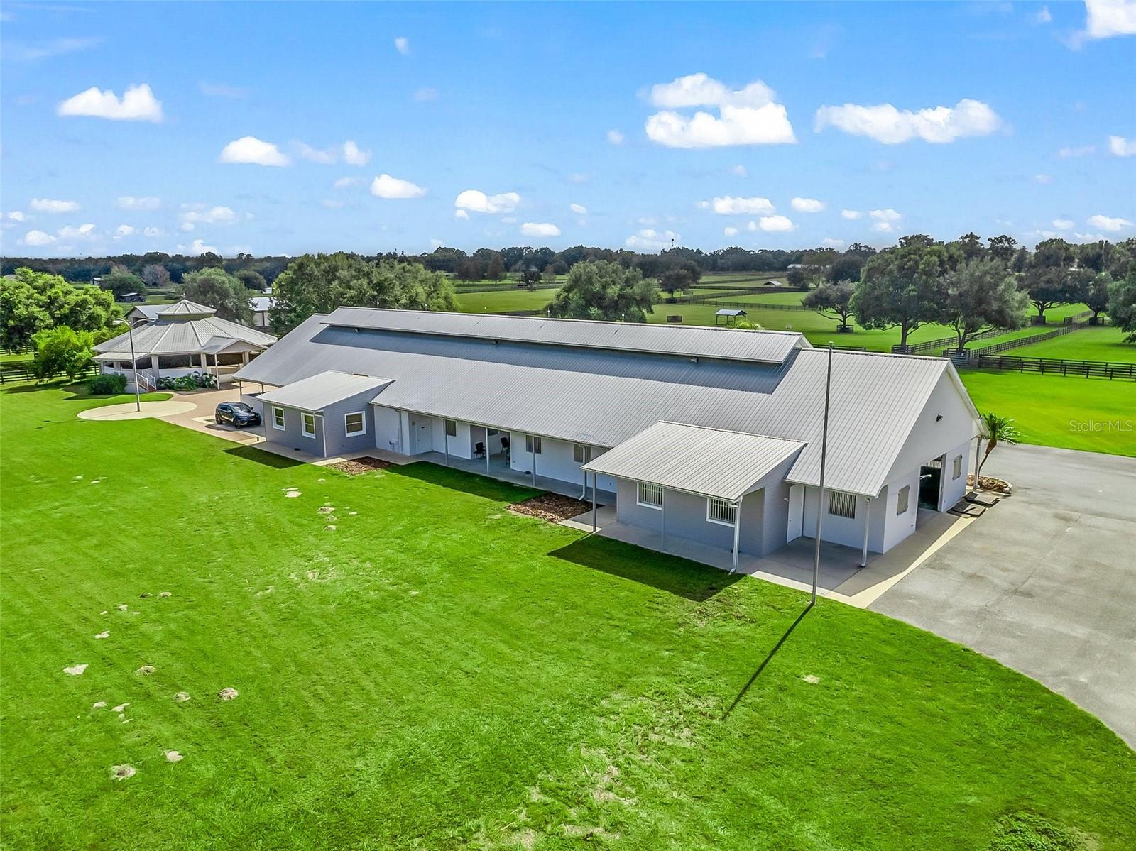 Listing photo id 2 for 1350 105th Lane