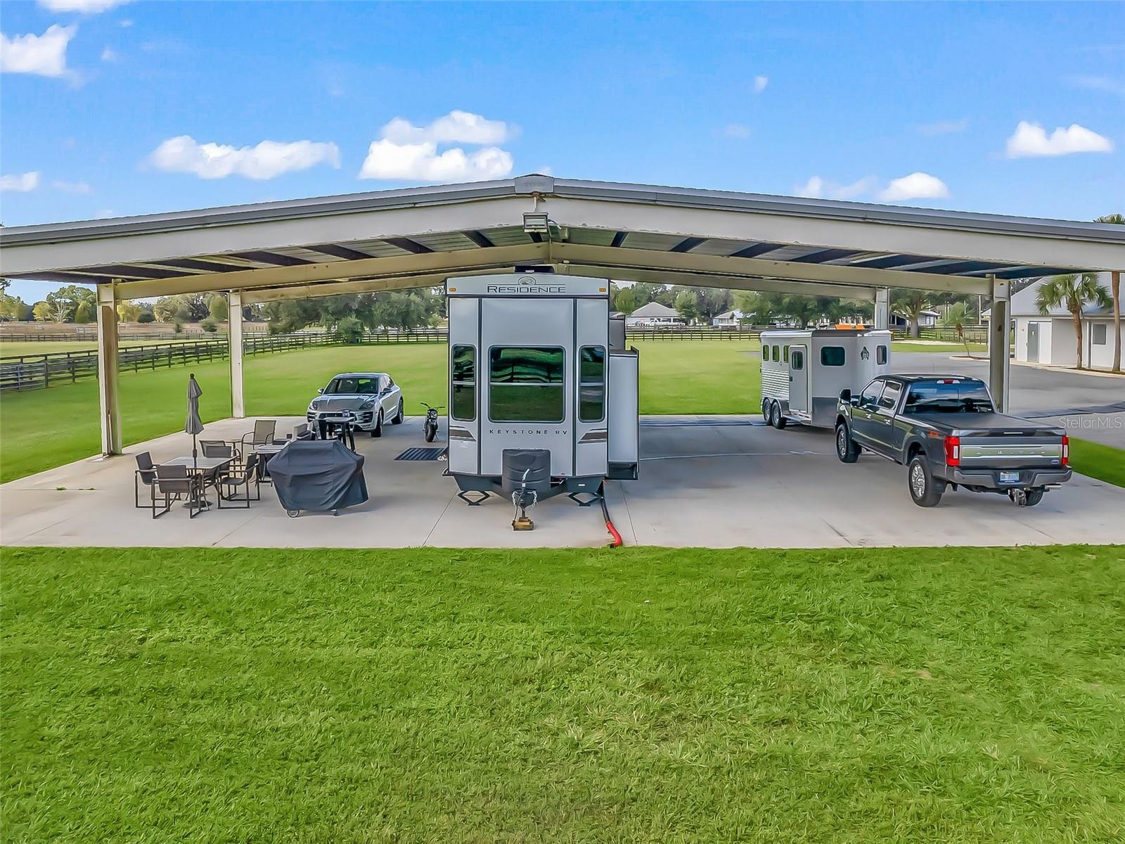 Listing photo id 4 for 1350 105th Lane