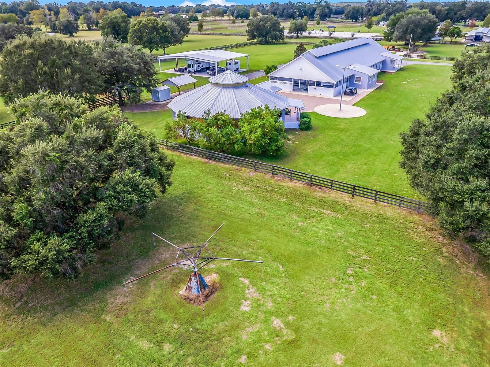 Listing photo id 5 for 1350 105th Lane