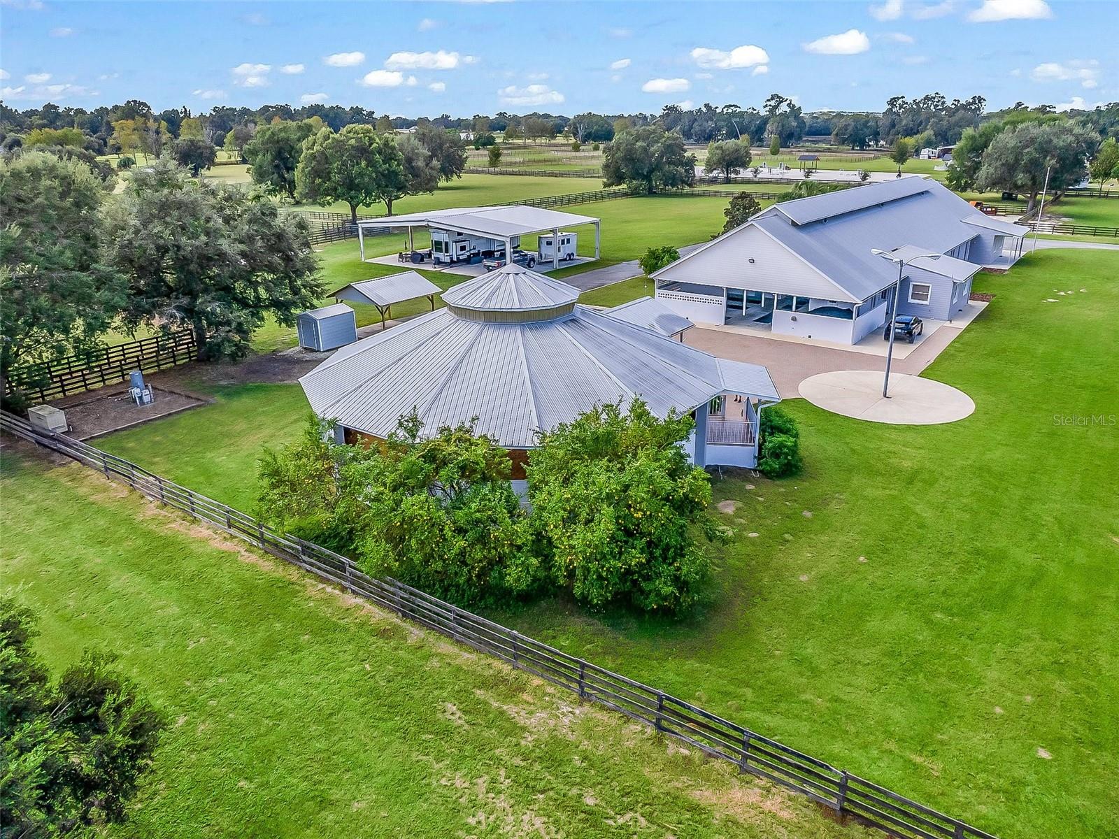 Listing photo id 6 for 1350 105th Lane