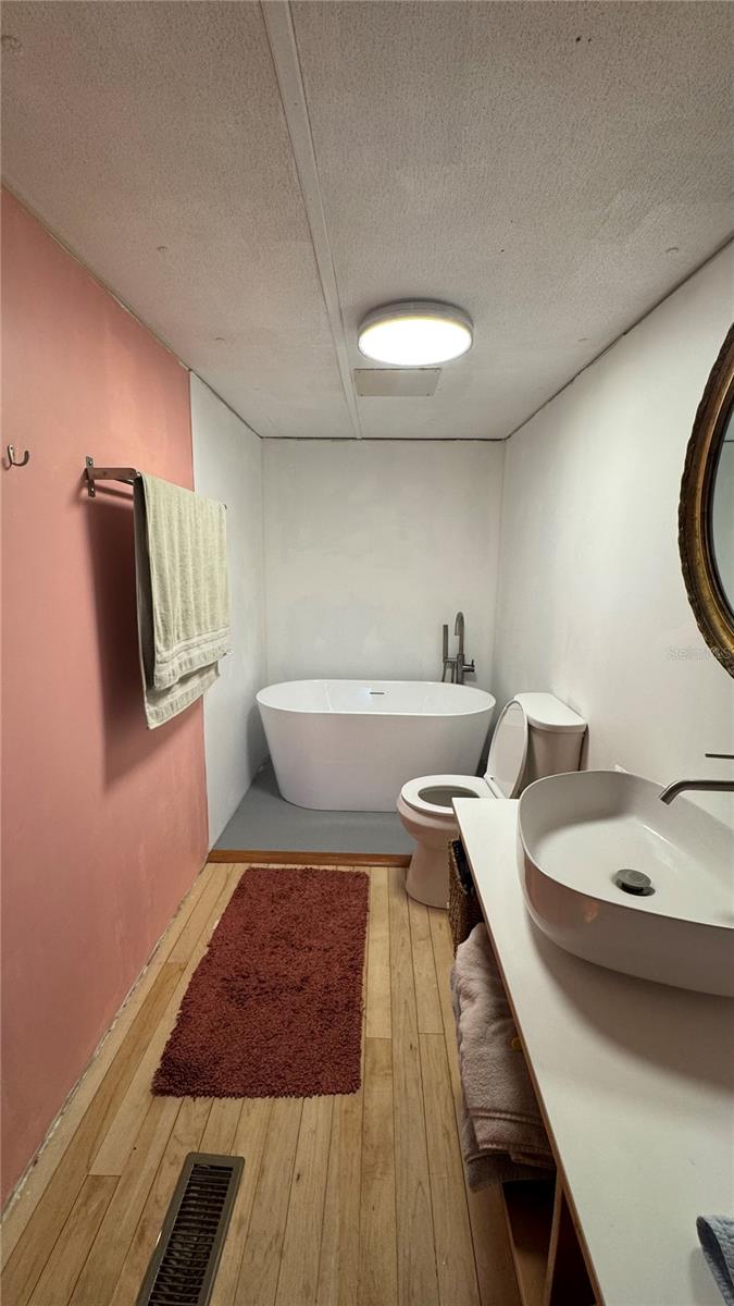 Image 16 of 31 For 7708 122nd Street B