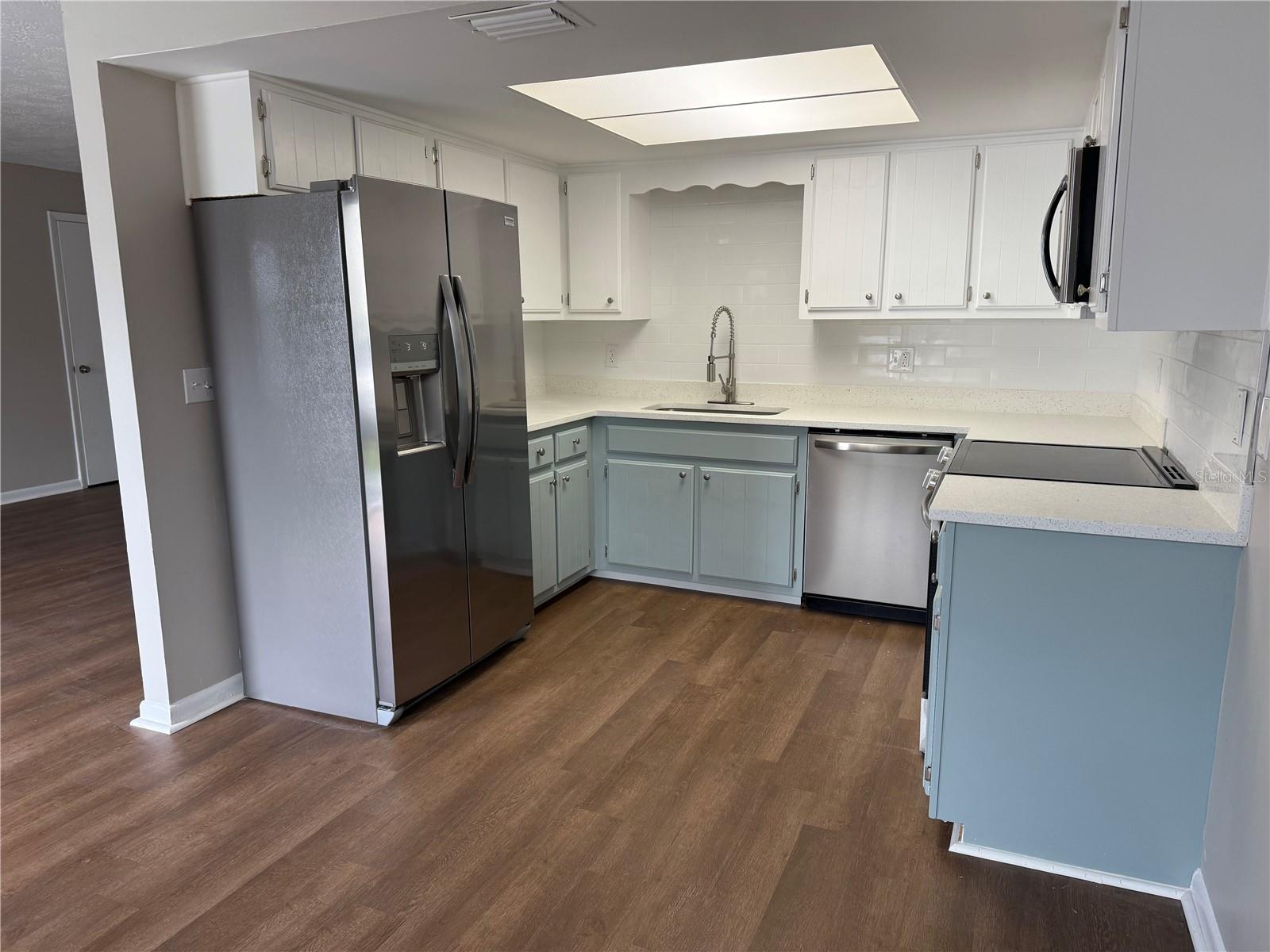Image 2 of 3 For 123 13 Avenue