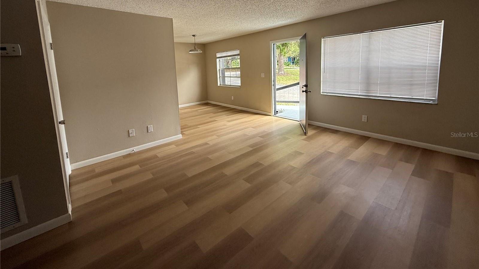 Image 4 of 6 For 143 13 Avenue