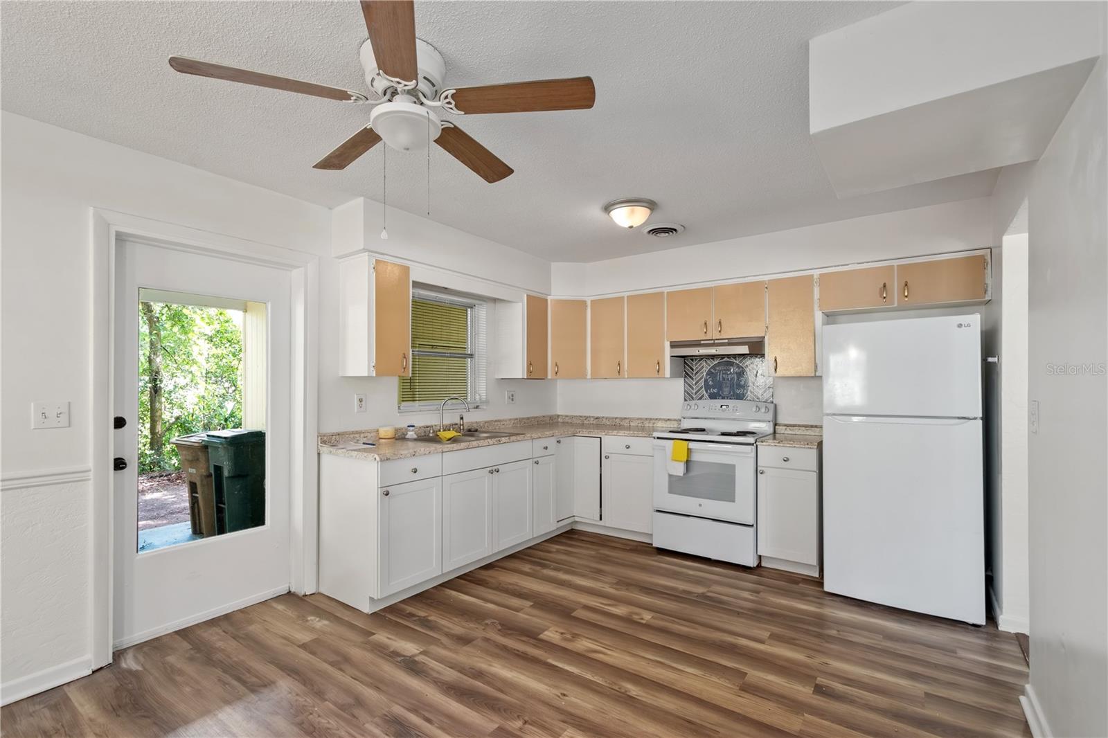 Image 11 of 27 For 1031 39th Court