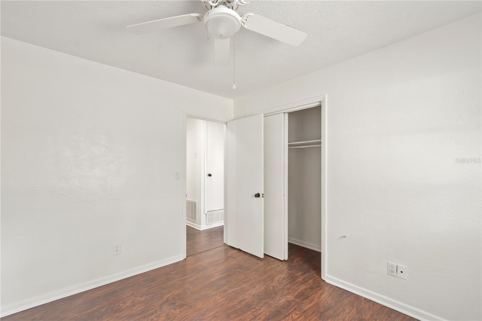 Image 17 of 27 For 1031 39th Court