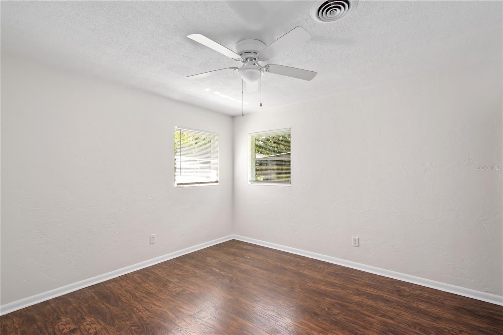 Image 18 of 27 For 1031 39th Court
