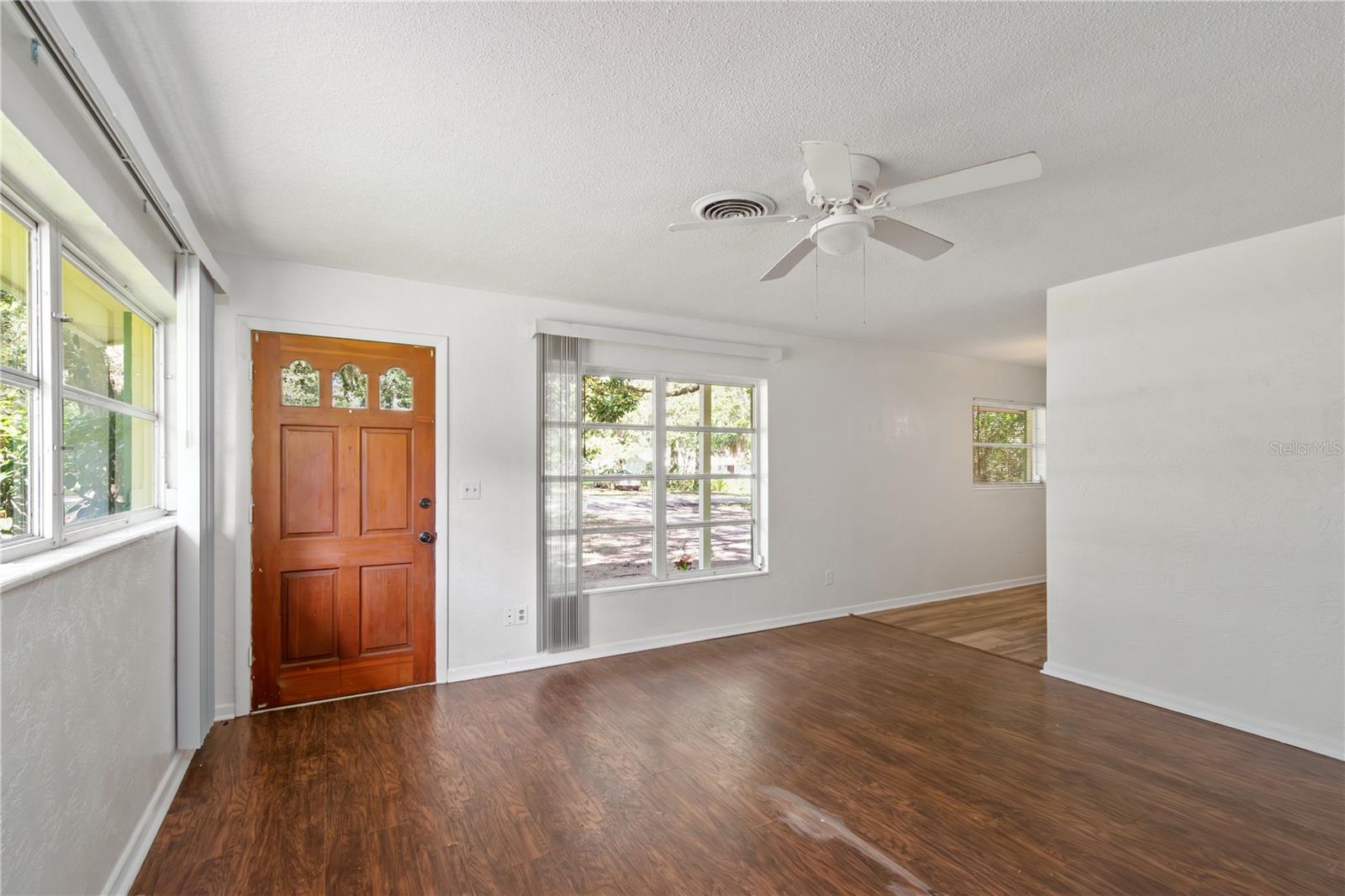 Image 7 of 27 For 1031 39th Court
