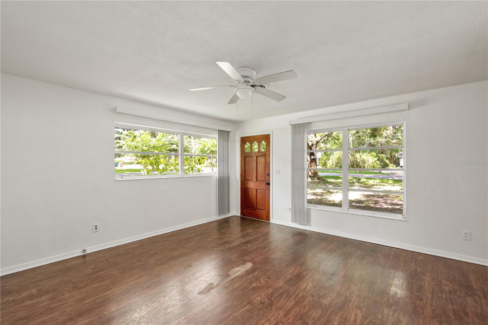 Image 8 of 27 For 1031 39th Court