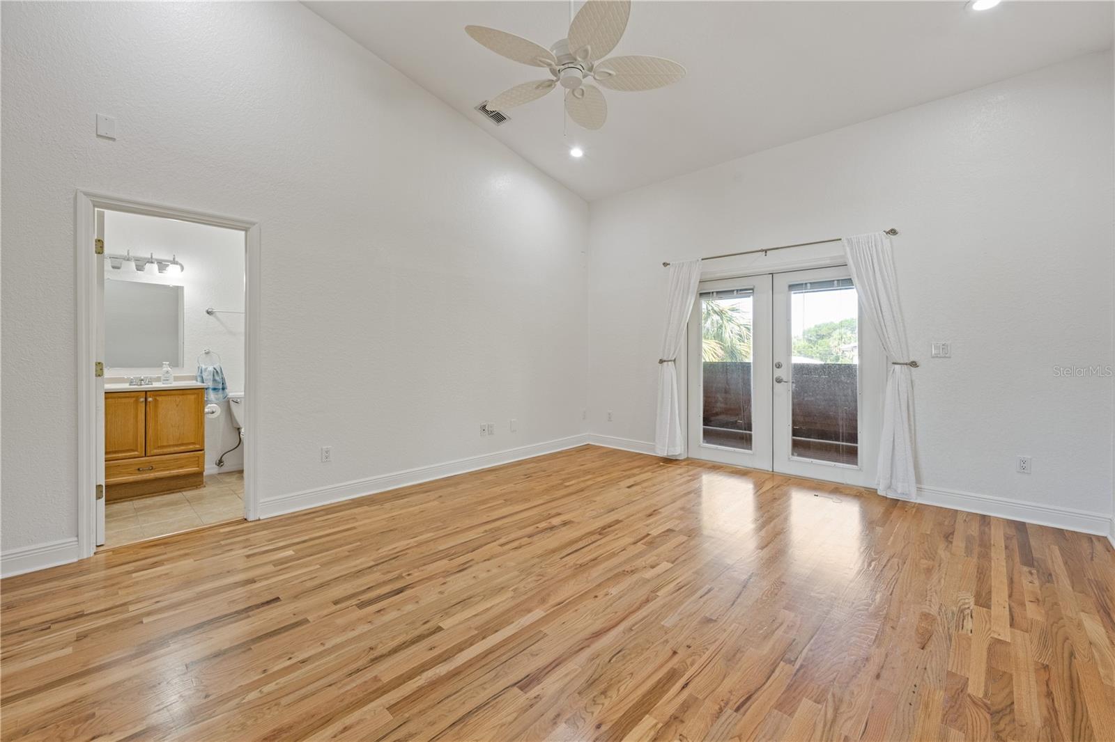 Image 20 of 46 For 1950 19th Street