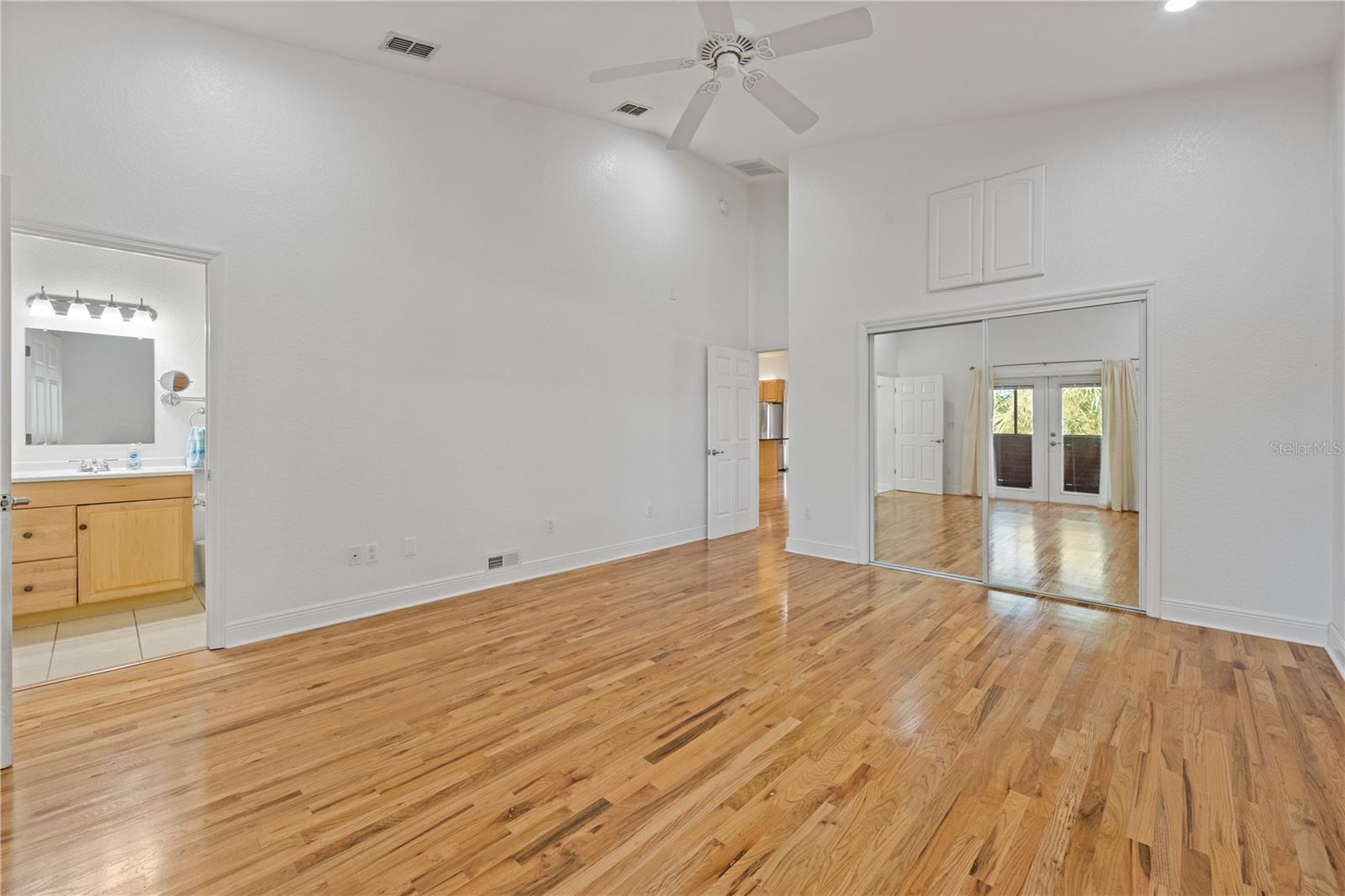 Image 22 of 46 For 1950 19th Street