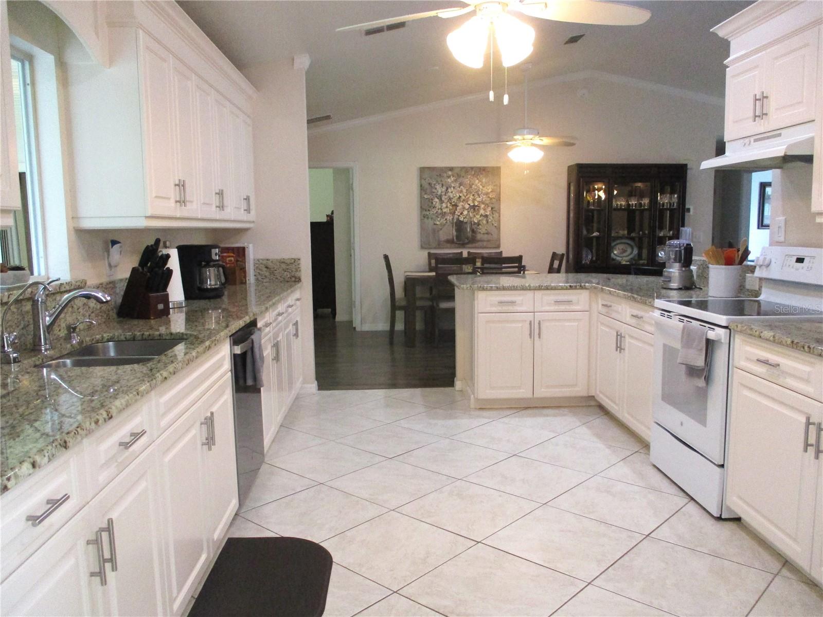Image 8 of 95 For 11474 139th Place