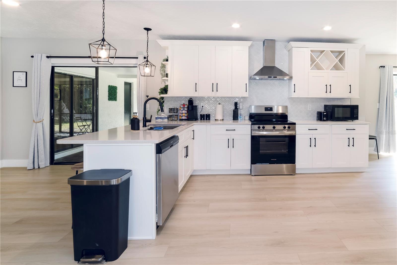 Listing photo id 9 for 721 Country Club Drive