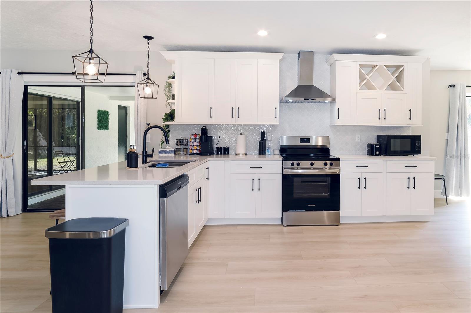 Listing photo id 10 for 721 Country Club Drive