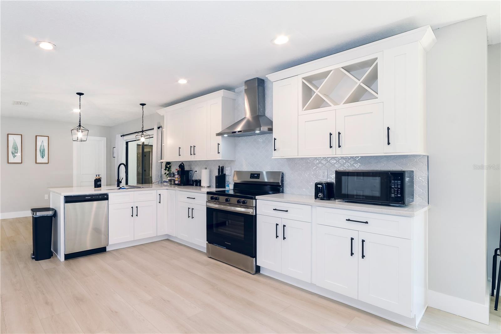 Listing photo id 11 for 721 Country Club Drive