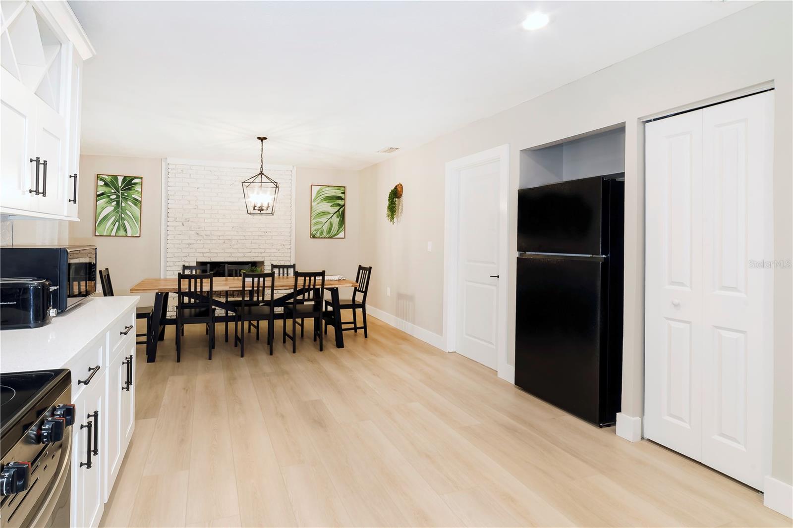 Listing photo id 12 for 721 Country Club Drive