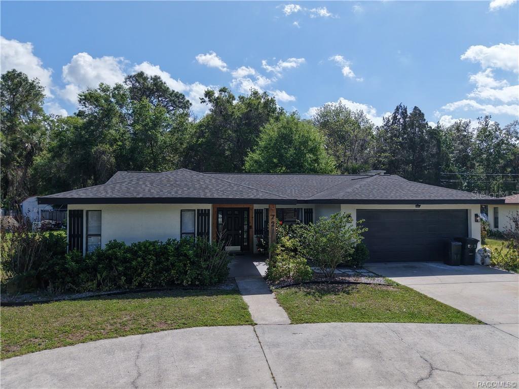 Listing photo id 0 for 721 Country Club Drive