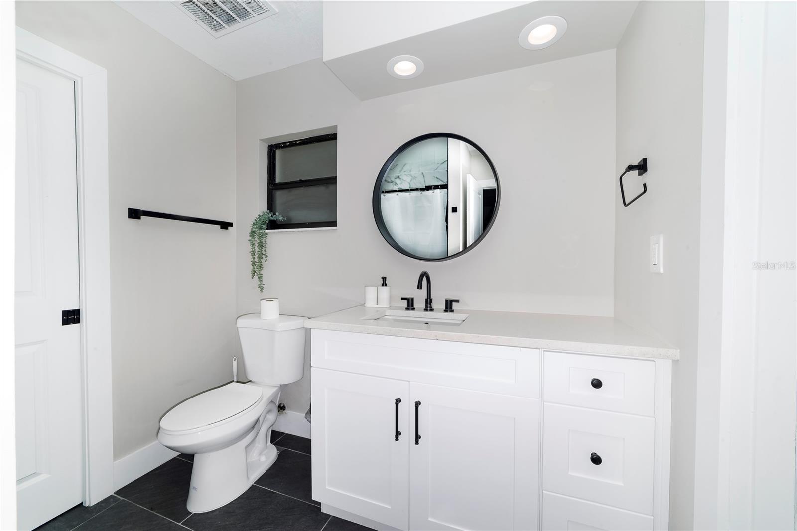 Listing photo id 18 for 721 Country Club Drive