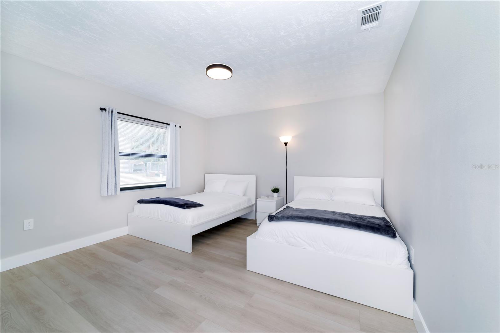 Listing photo id 20 for 721 Country Club Drive