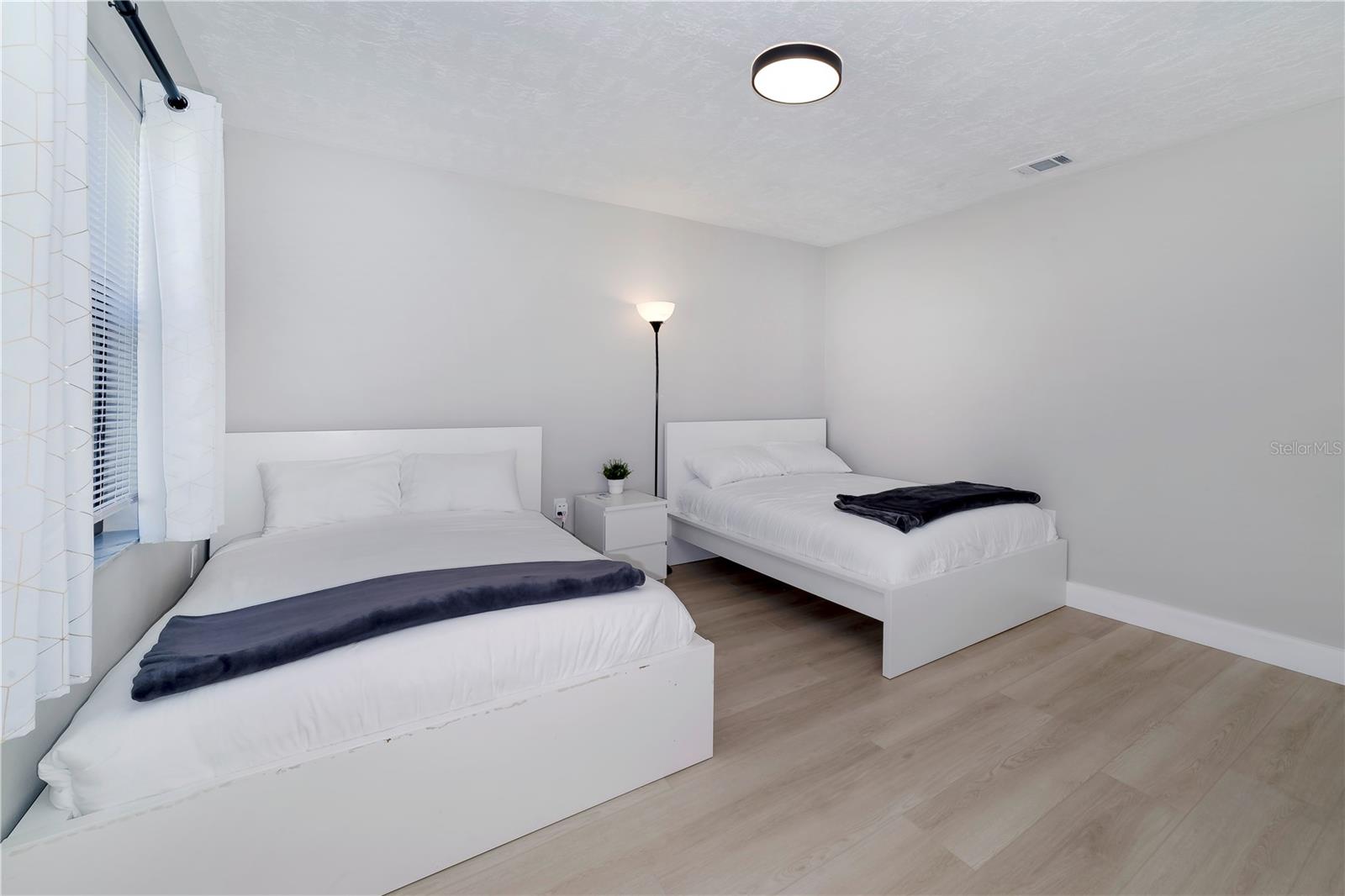 Listing photo id 21 for 721 Country Club Drive