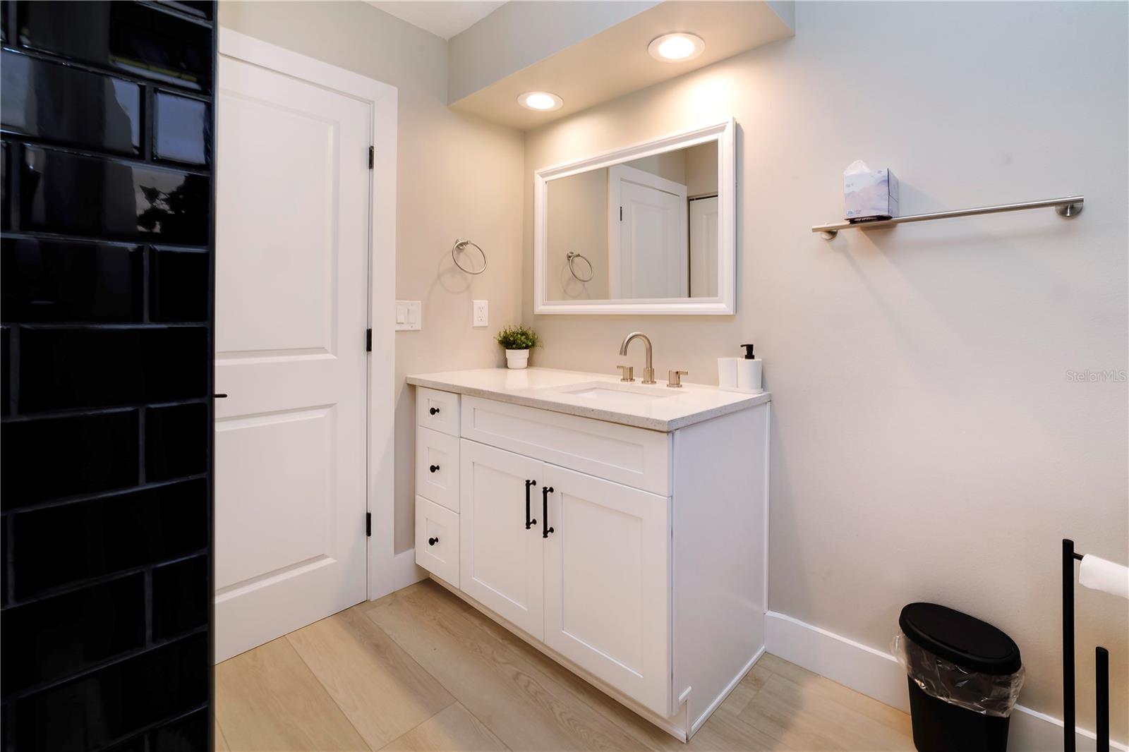 Listing photo id 23 for 721 Country Club Drive