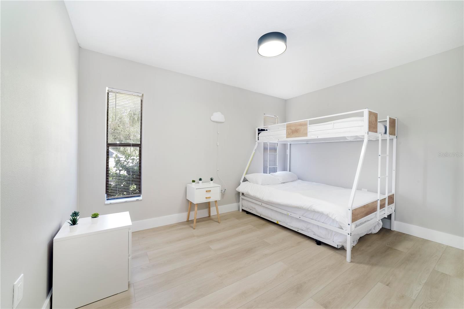 Listing photo id 26 for 721 Country Club Drive