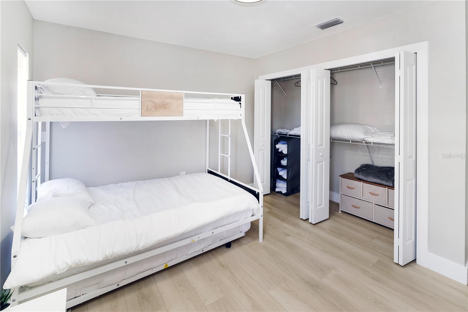 Listing photo id 27 for 721 Country Club Drive