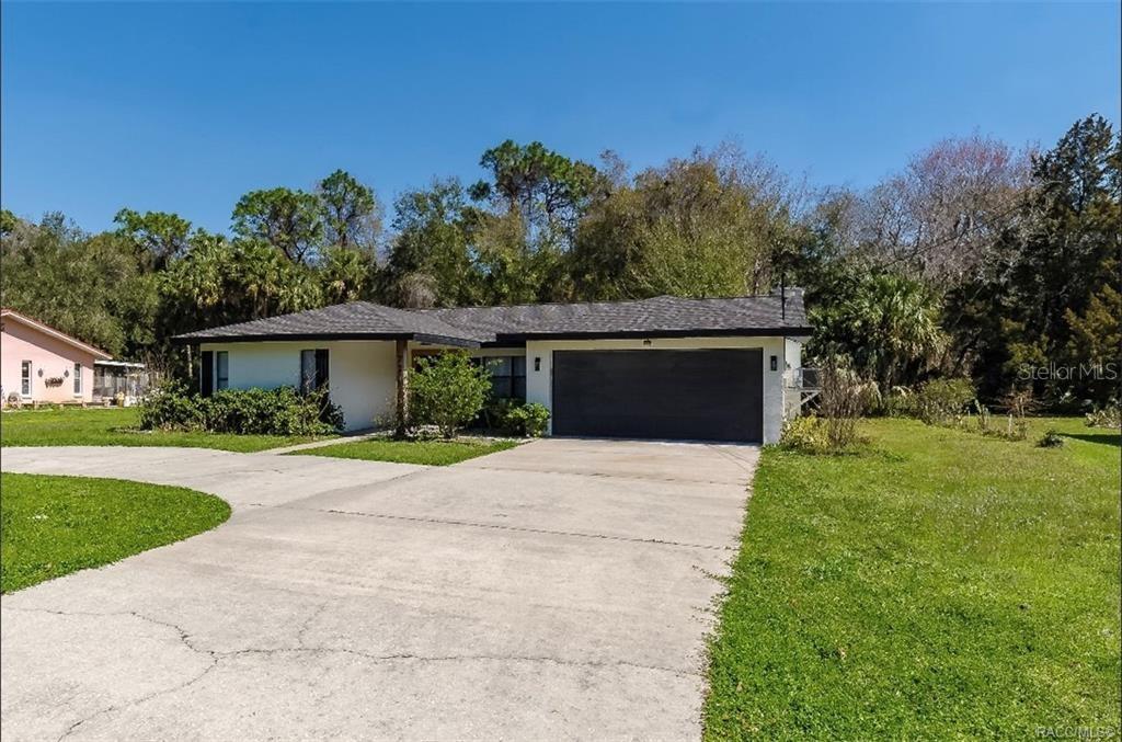 Listing photo id 1 for 721 Country Club Drive