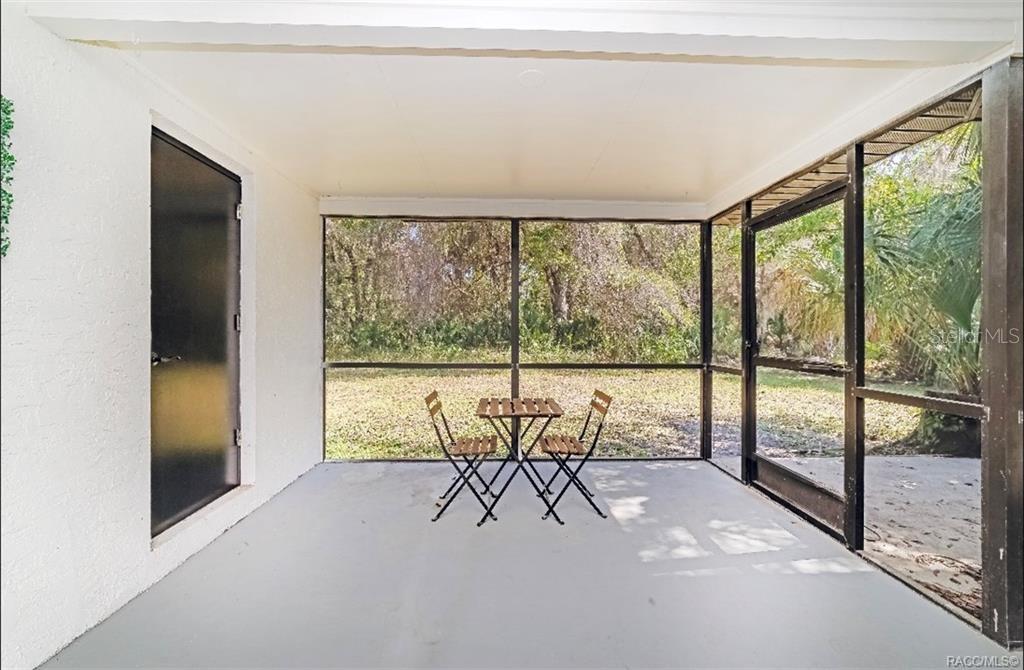 Listing photo id 30 for 721 Country Club Drive