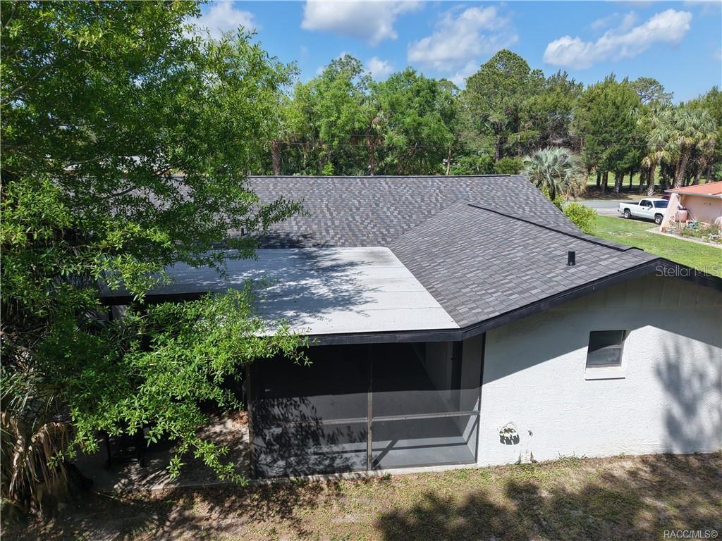 Listing photo id 32 for 721 Country Club Drive