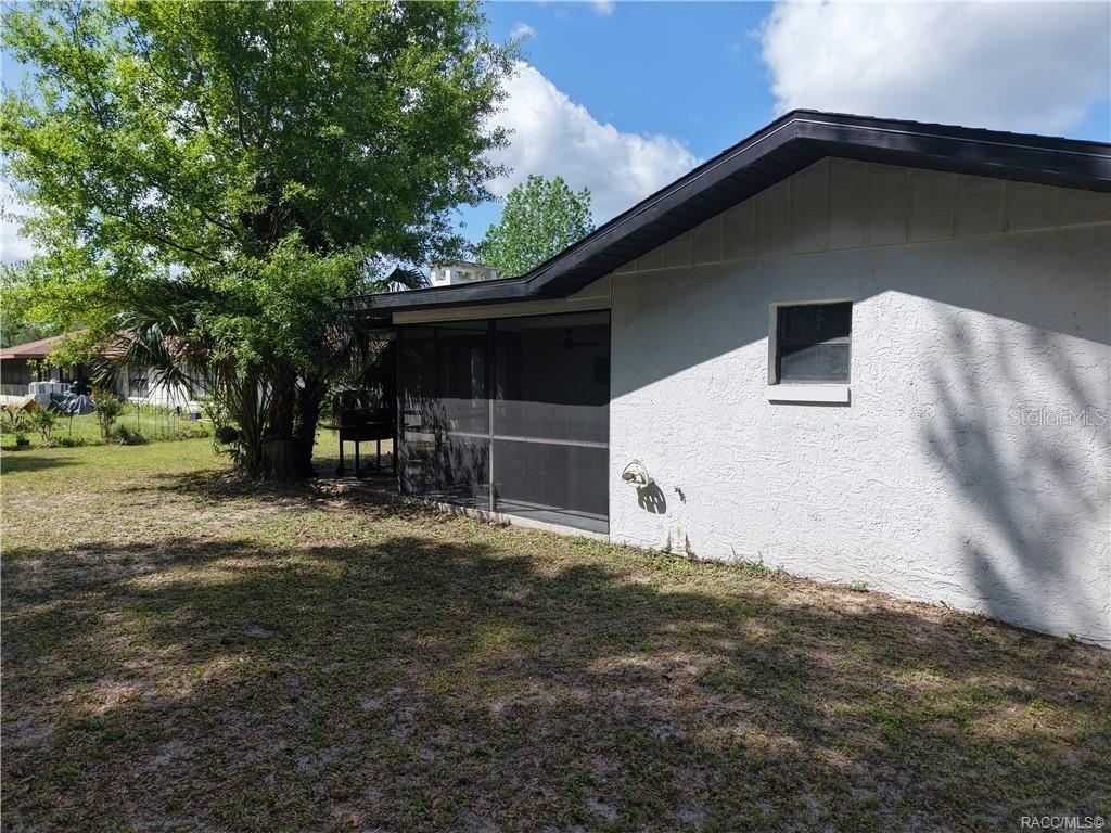Listing photo id 33 for 721 Country Club Drive