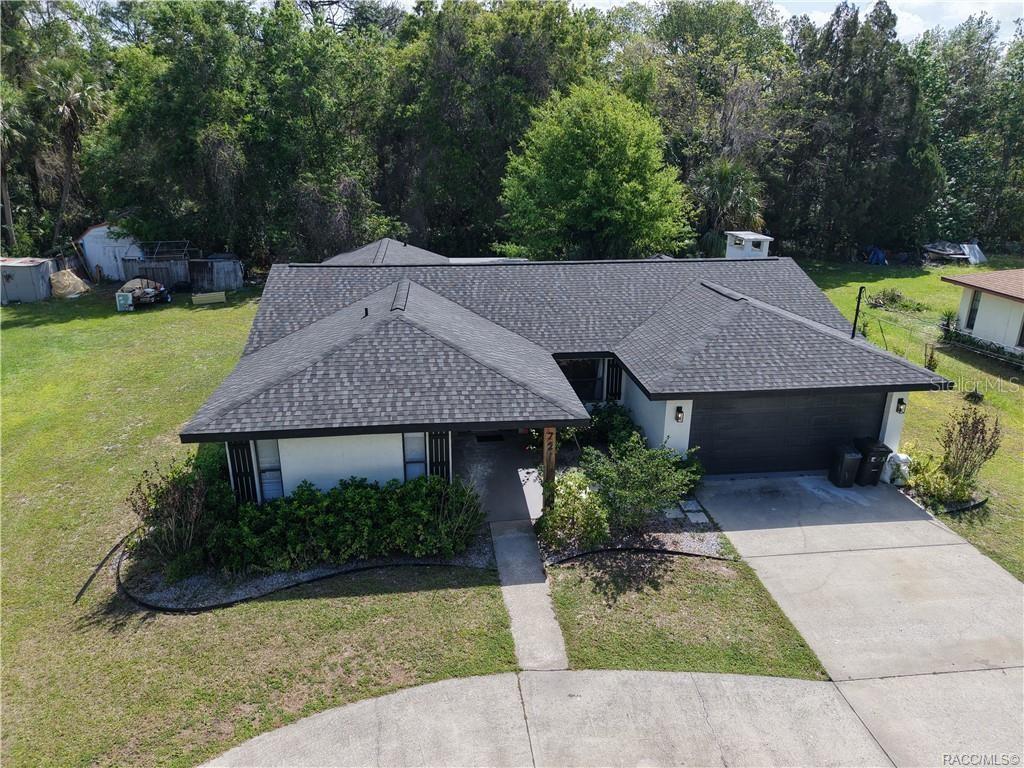 Listing photo id 3 for 721 Country Club Drive