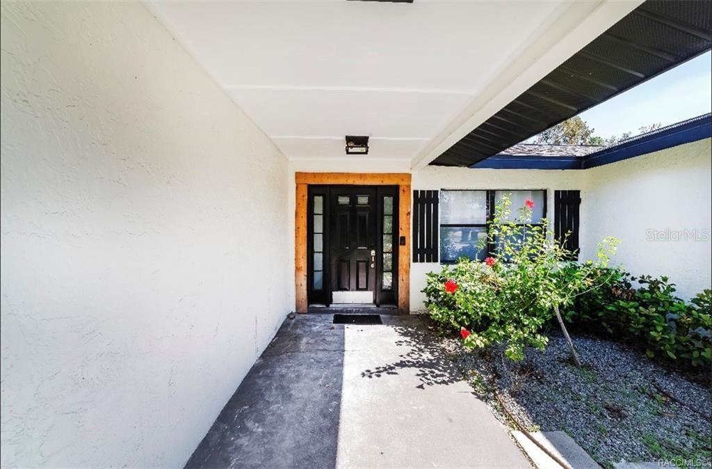 Listing photo id 4 for 721 Country Club Drive