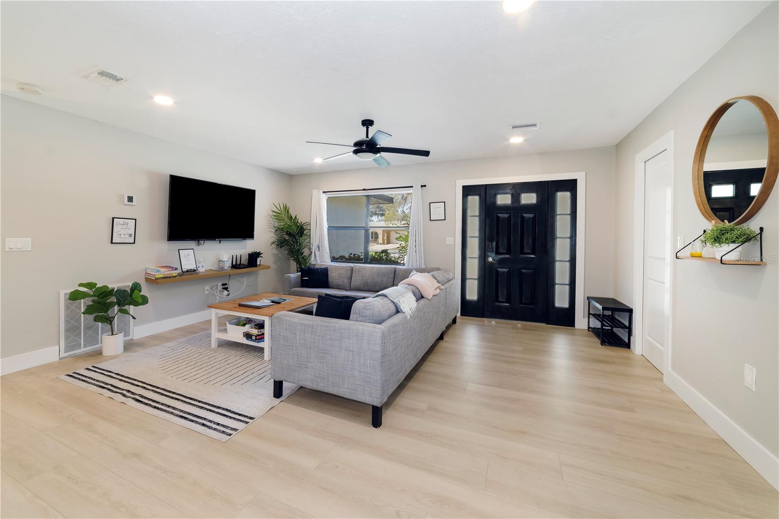 Listing photo id 6 for 721 Country Club Drive