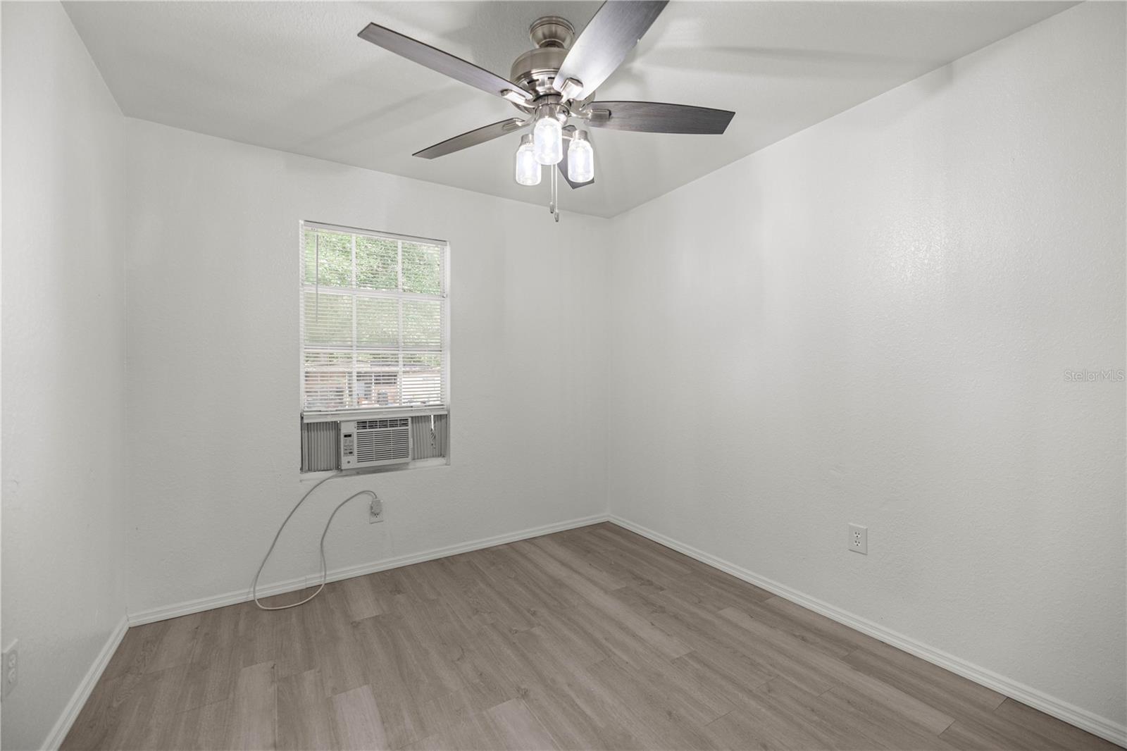 Image 12 of 28 For 14750 42nd Court