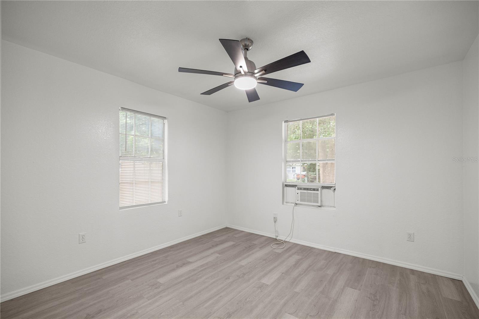 Image 17 of 28 For 14750 42nd Court