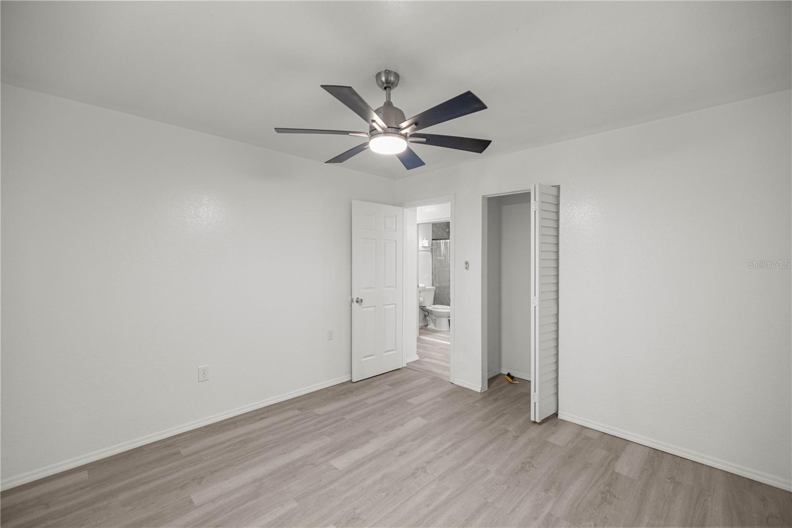 Image 18 of 28 For 14750 42nd Court