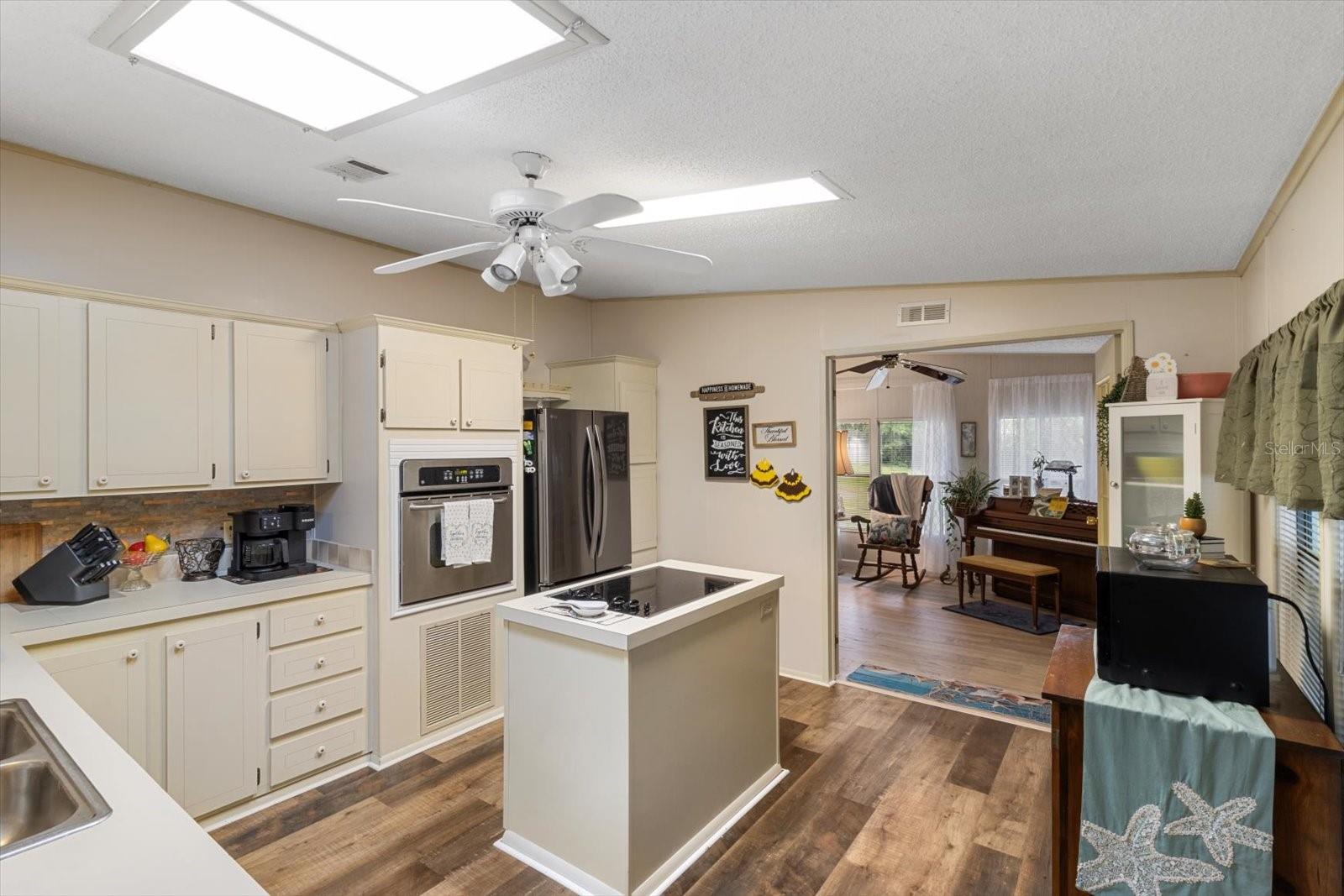 Image 14 of 49 For 2615 Monte Court