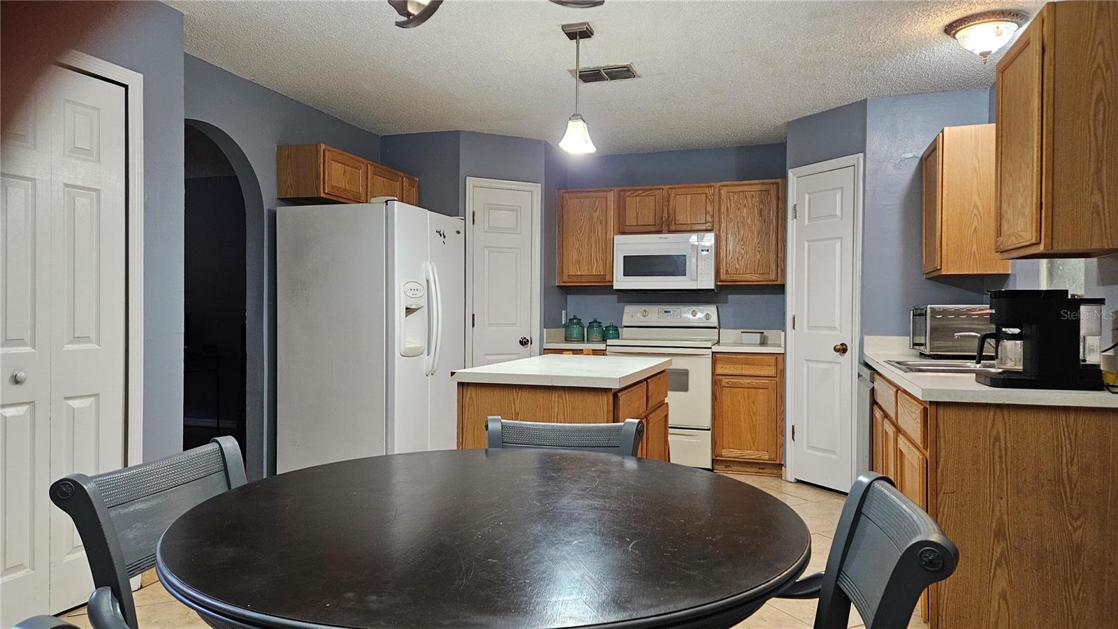 Image 3 of 20 For 8674 Collarette Way