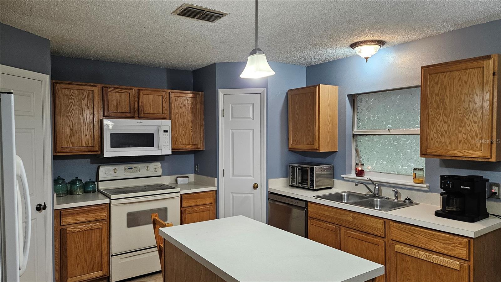Image 4 of 20 For 8674 Collarette Way