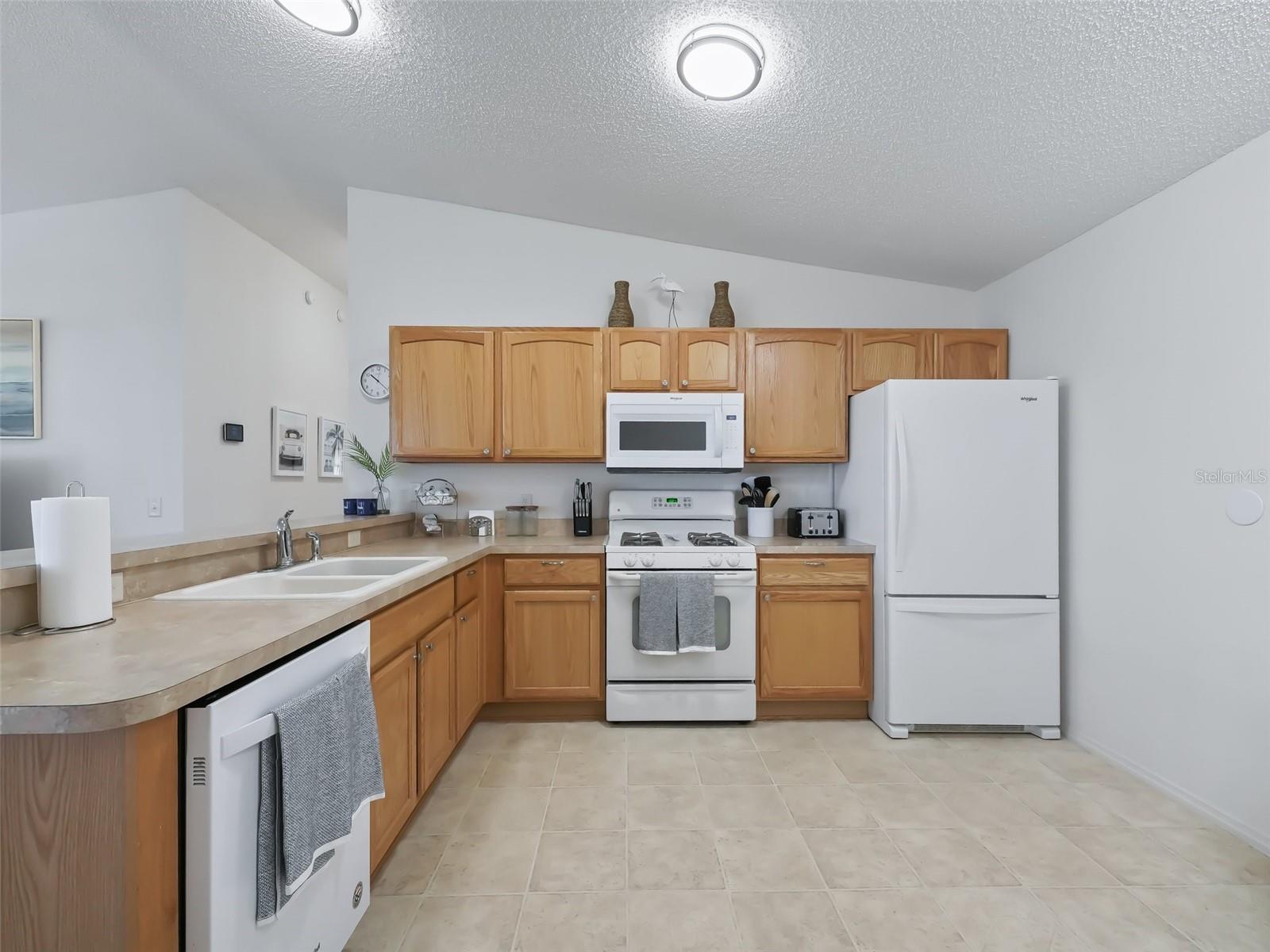 Listing photo id 9 for 2343 Dillon Lane