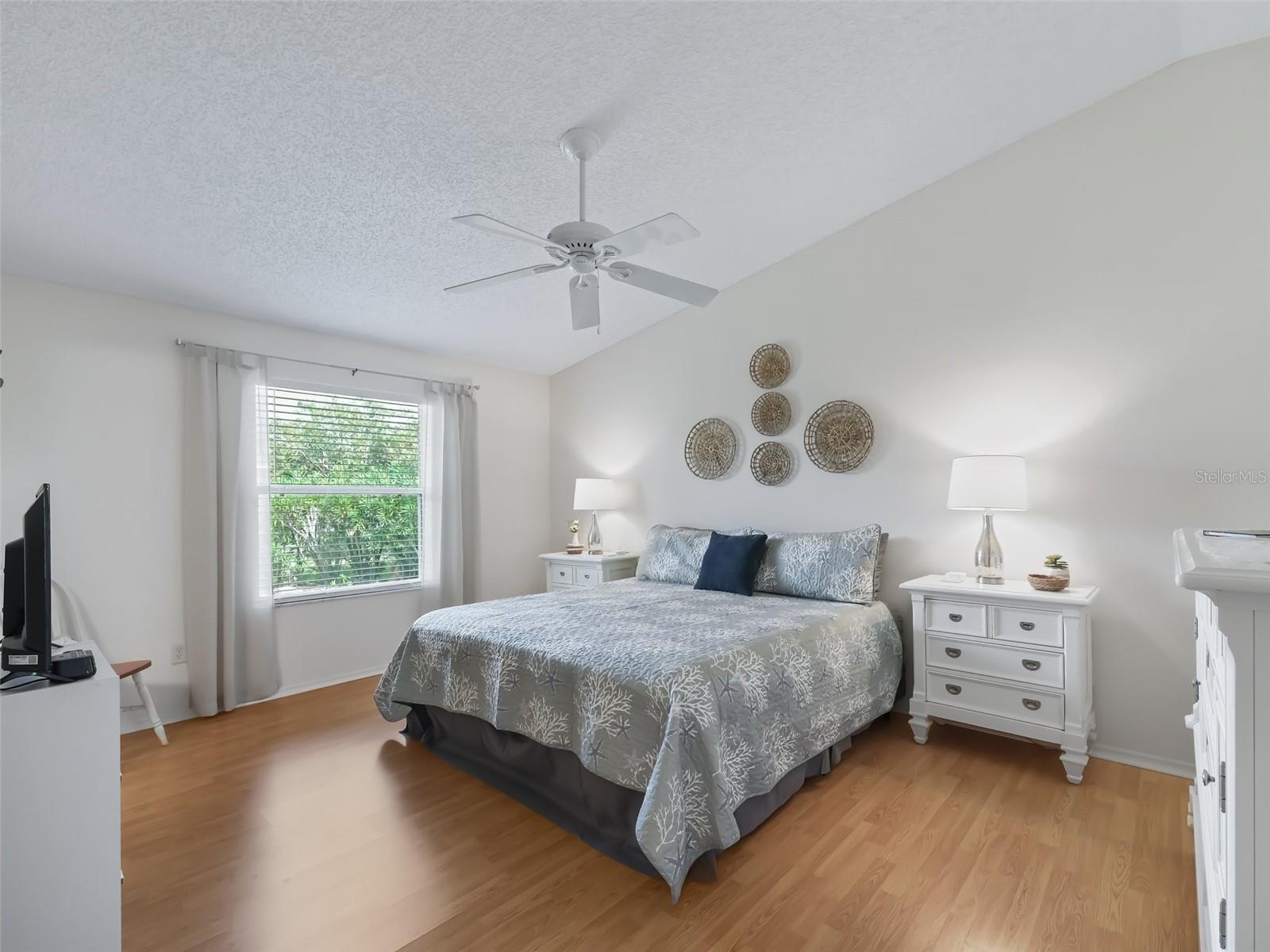 Listing photo id 12 for 2343 Dillon Lane