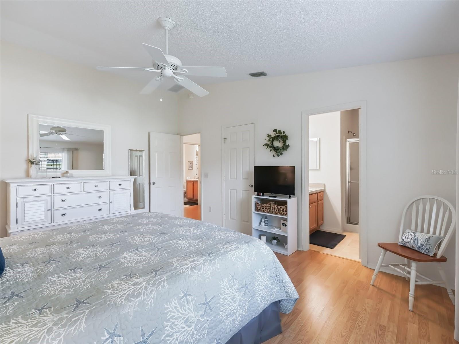 Listing photo id 14 for 2343 Dillon Lane