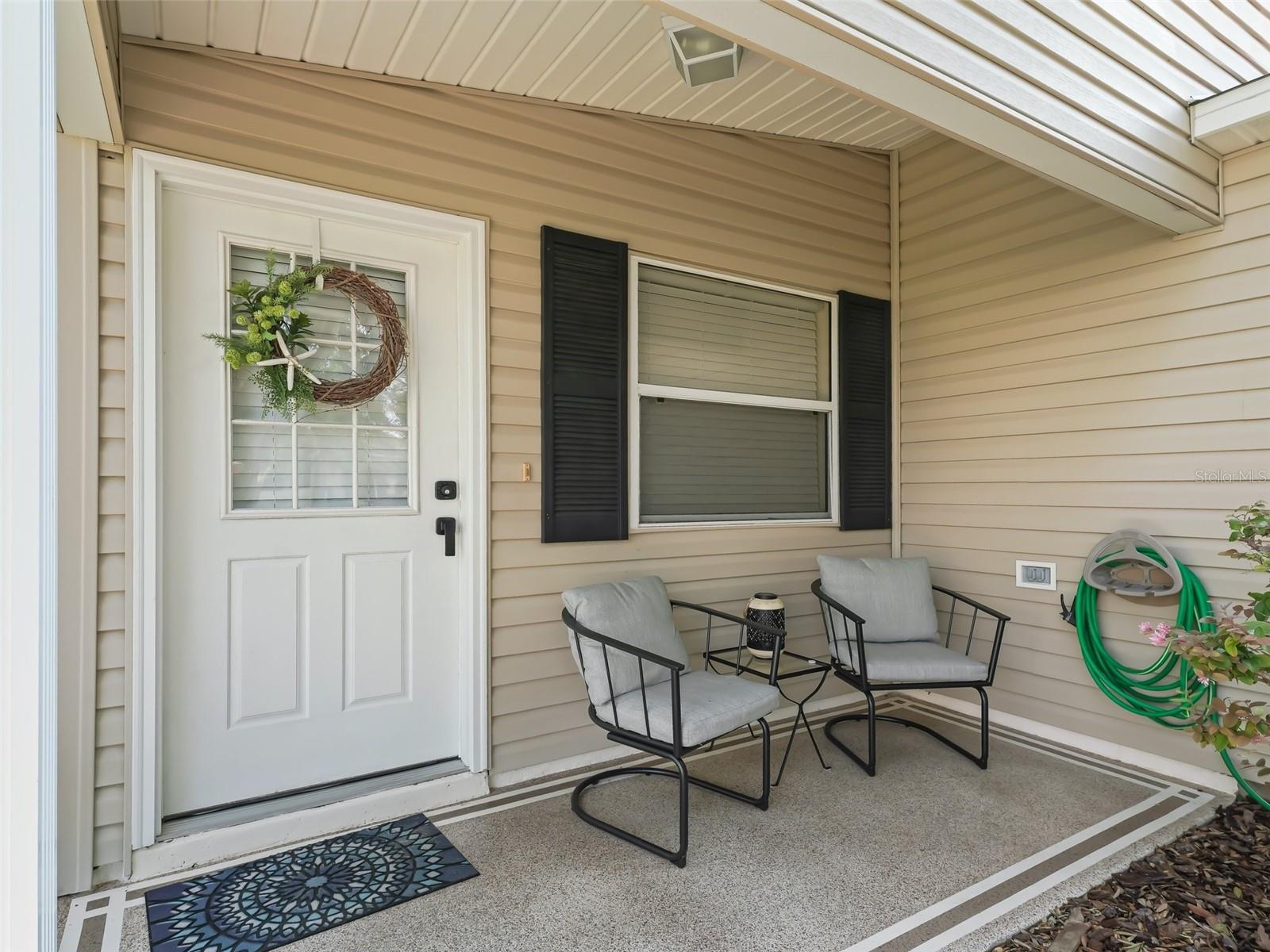Listing photo id 2 for 2343 Dillon Lane