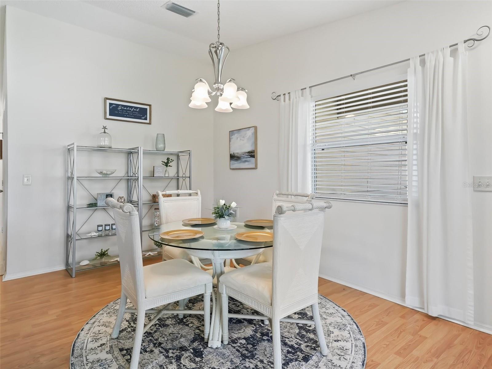 Listing photo id 4 for 2343 Dillon Lane