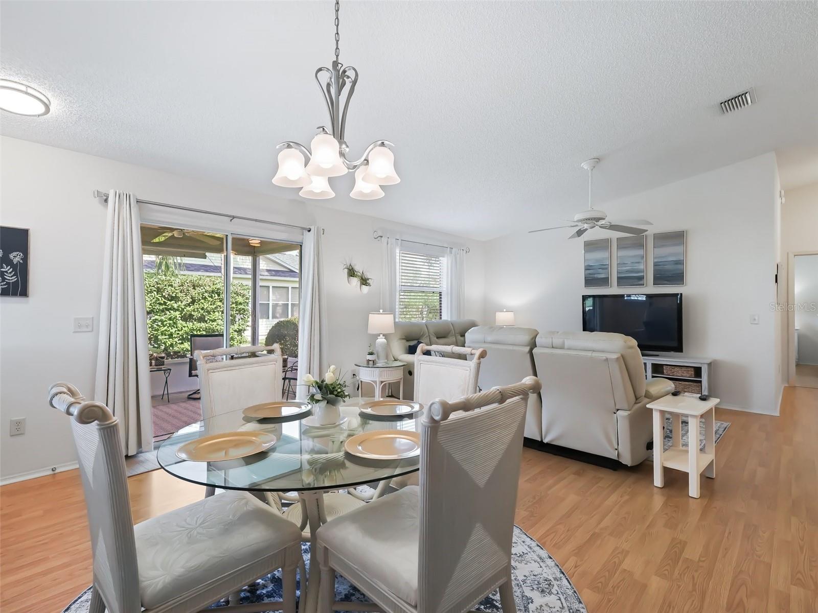 Listing photo id 5 for 2343 Dillon Lane