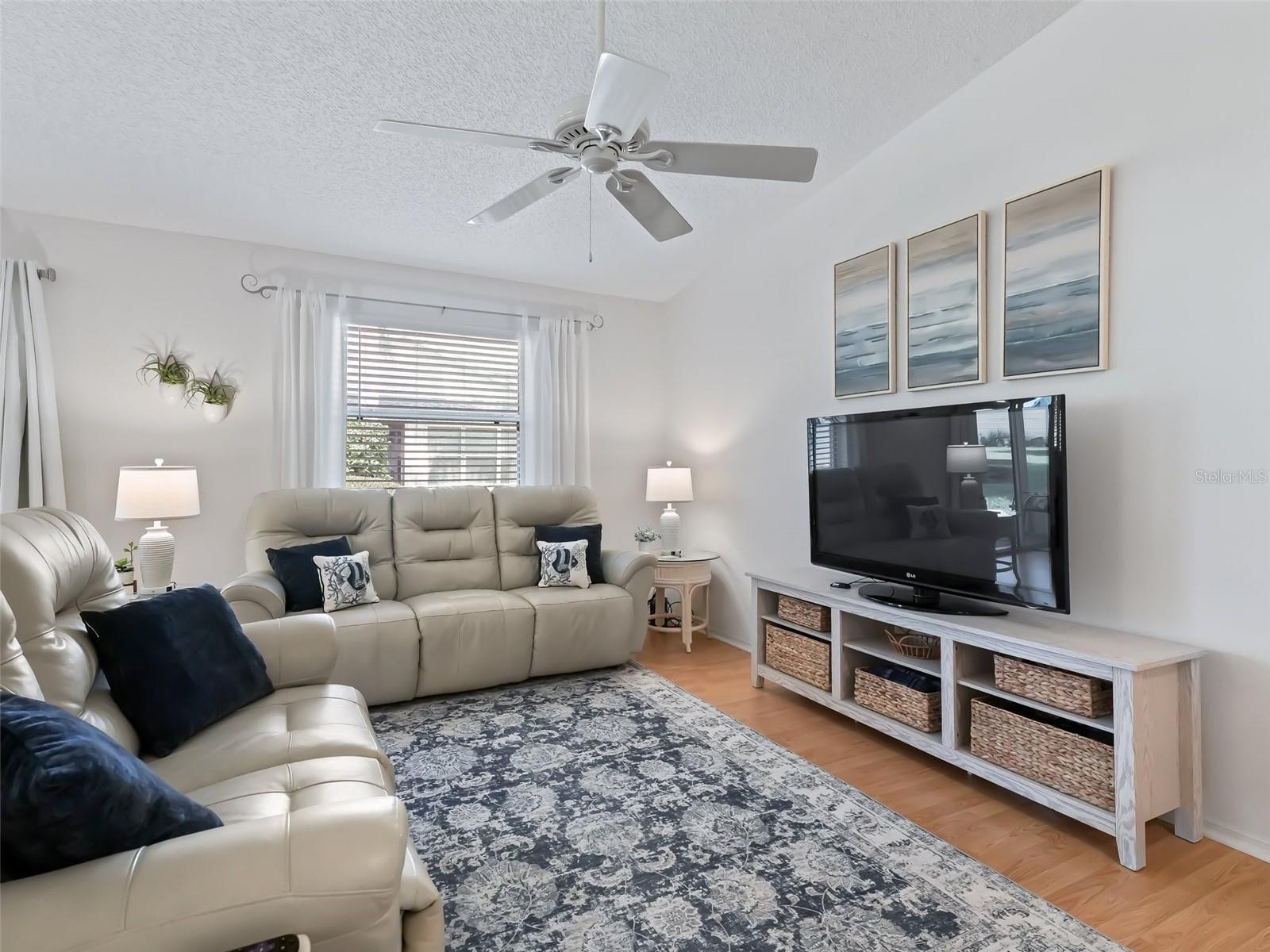 Listing photo id 6 for 2343 Dillon Lane