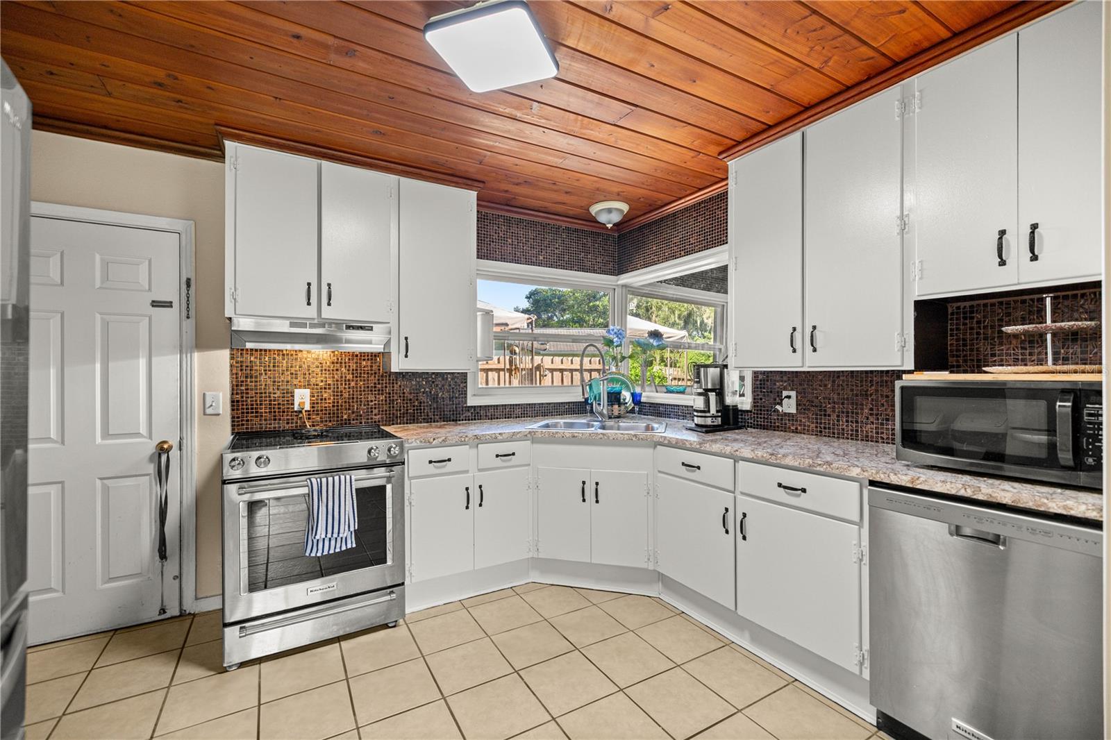 Image 6 of 24 For 418 Hunting Lodge Drive