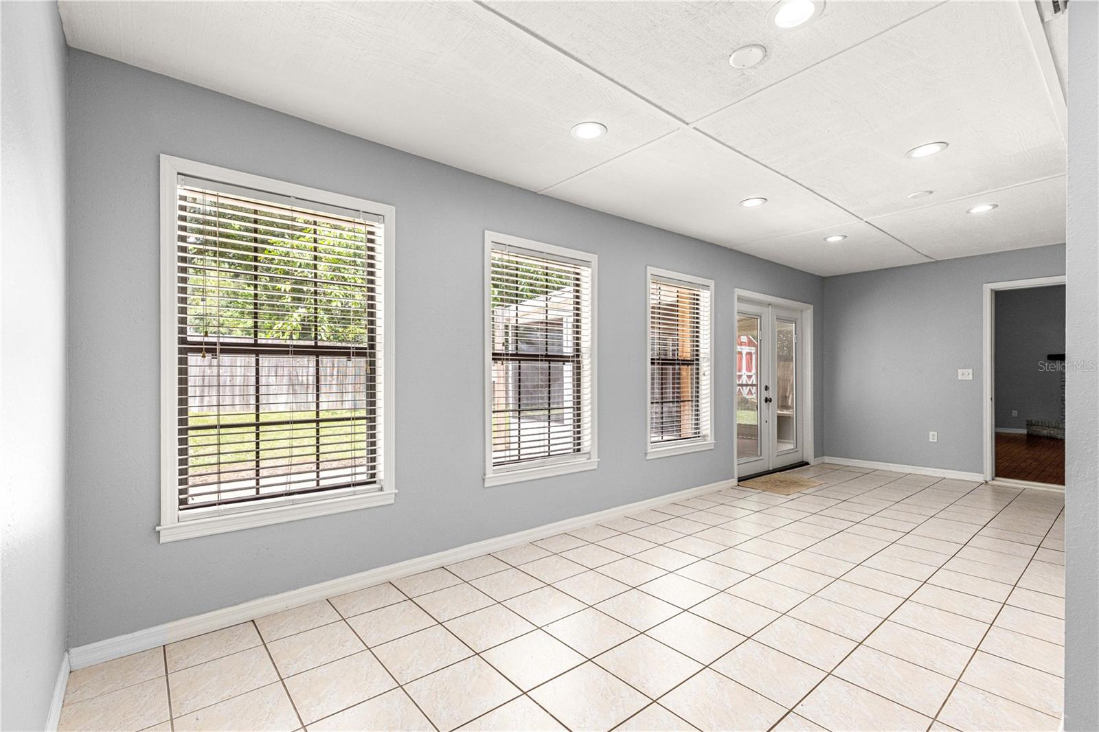 Image 22 of 52 For 4944 40th Terrace